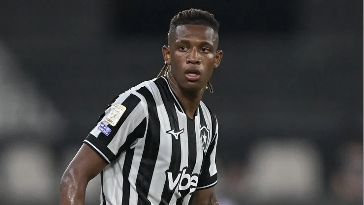 Danilo jogador do Botafogo durante partida contra o Fluminense no estadio Engenhao pelo campeonato Brasileiro A 2026.