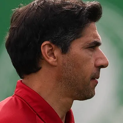 Entre títulos e desgaste: Como Abel Ferreira virou alvo no Palmeiras