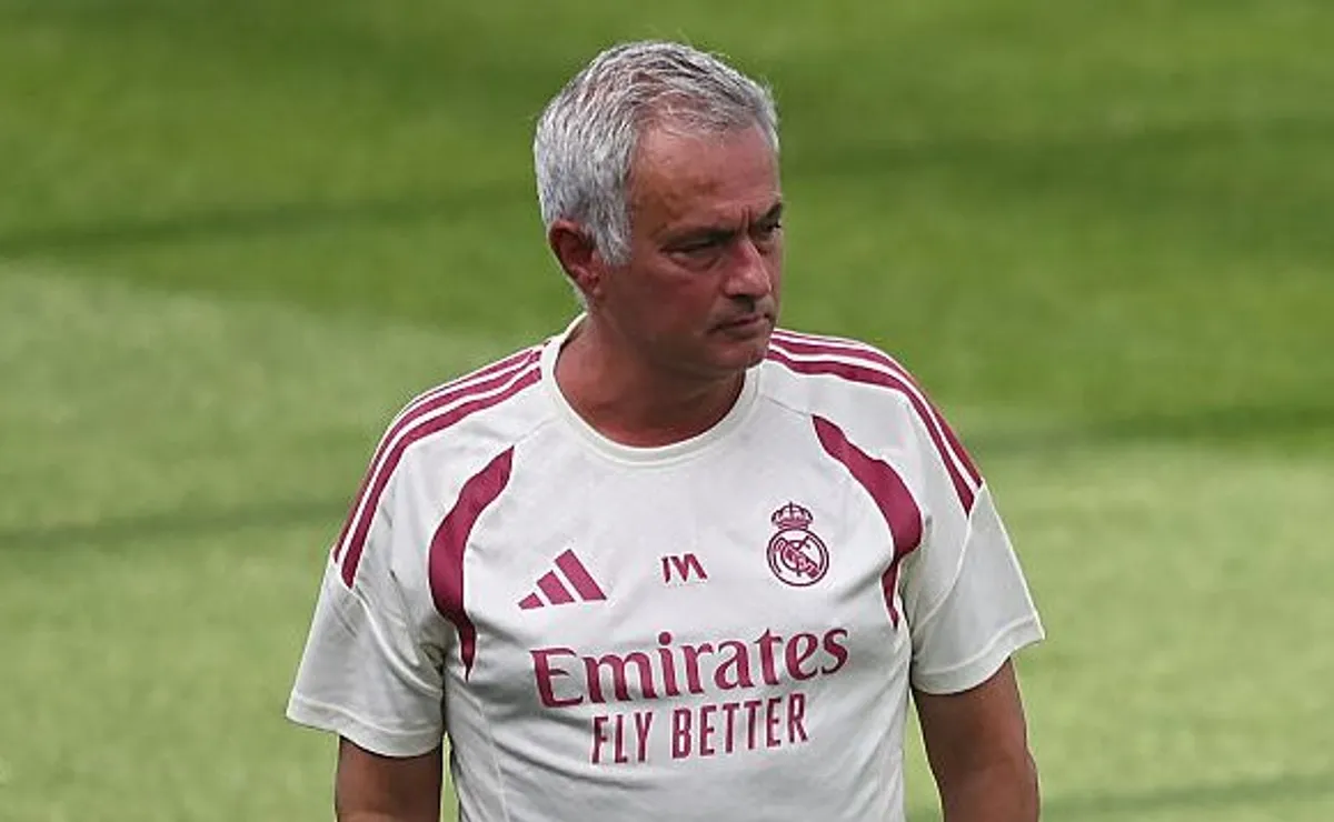 Mourinho define lista de dispensas para enxugar elenco do Real Madrid