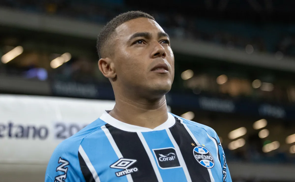 Grêmio define futuro de jogadores e movimenta mercado com saídas, propostas e renovações importantes
