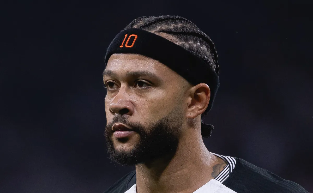 Corinthians decide não renovar com Memphis Depay e atacante deixará o clube