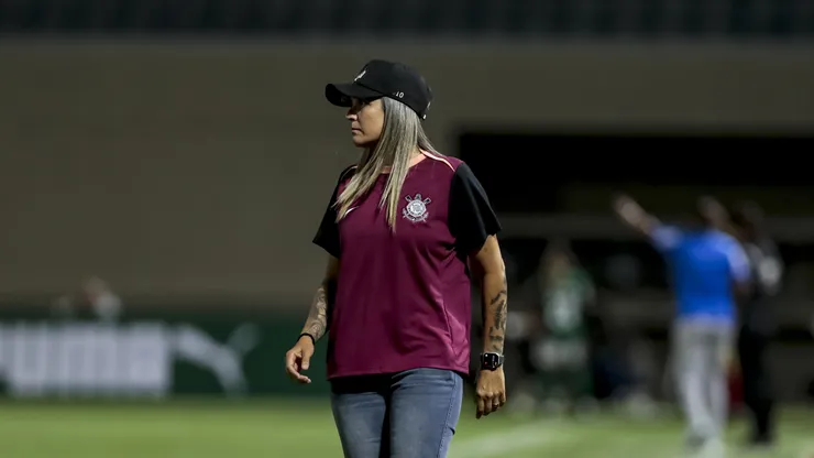 Emily Lima é técnica do Corinthians. Foto: Marco Miatelo/AGIF