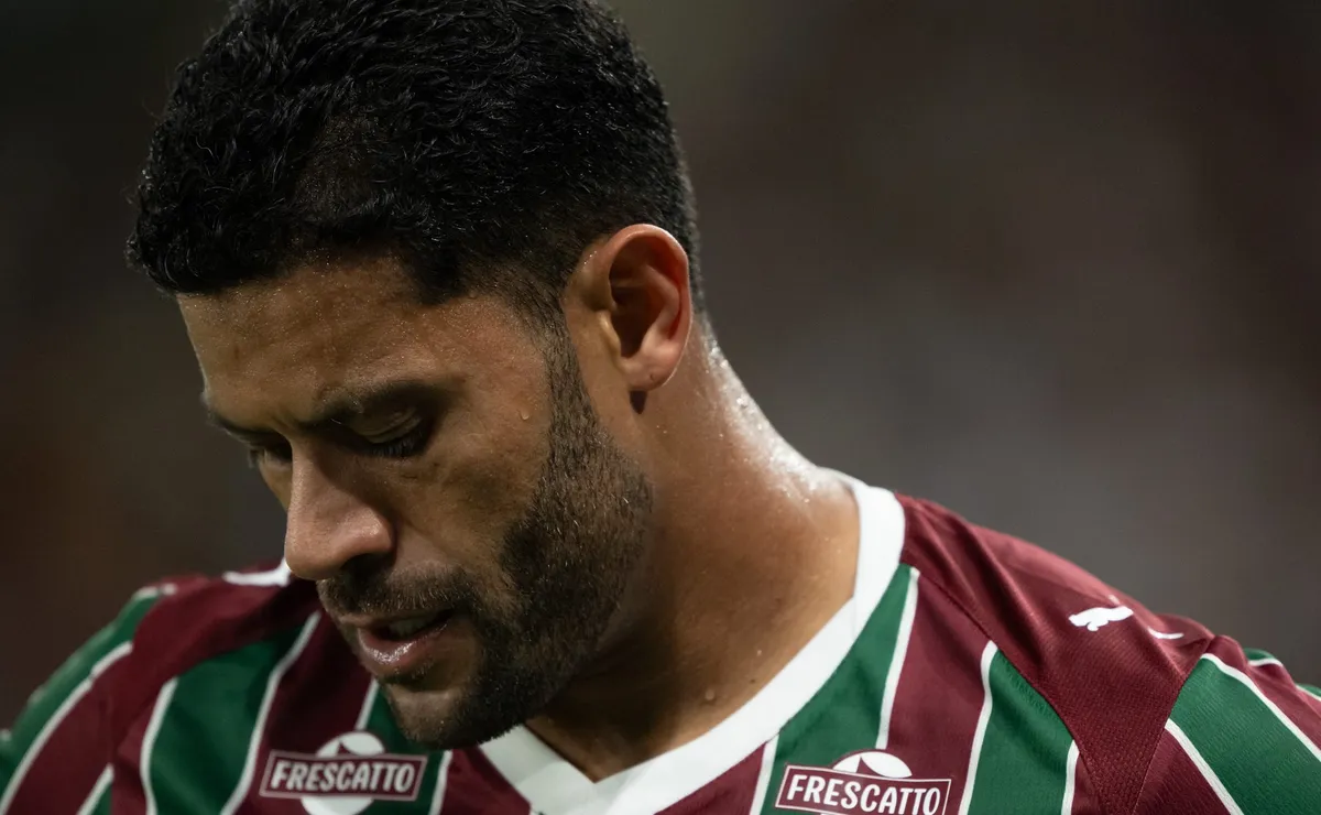 Torcida do Fluminense protesta e vaia Hulk em empate na Libertadores contra o Independiente Rivadavia