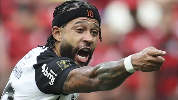 Memphis Depay se irritou com a decisão do Corinthians.