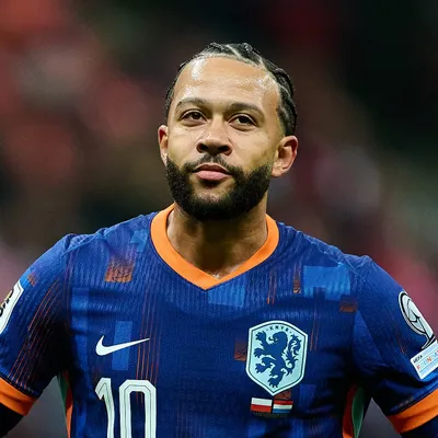 Memphis Depay avalia propostas para ficar no Brasil