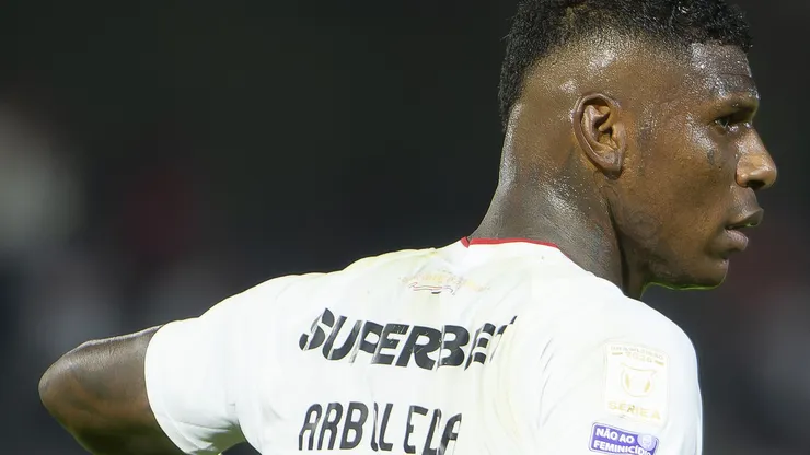 Arboleda se desculpa com torcida do São Paulo e revela desejo após polêmica - Foto Anderson RomãoAGIF