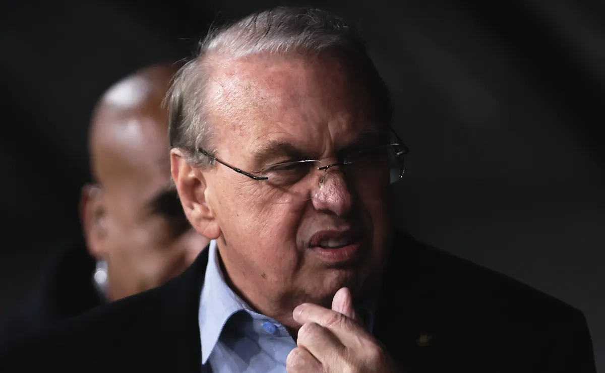 Presidente do Corinthians busca acordo com Memphis para evitar execução de dívidas