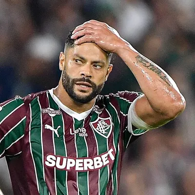 Hulk quebra o silêncio após vaias e rebate desconfiança