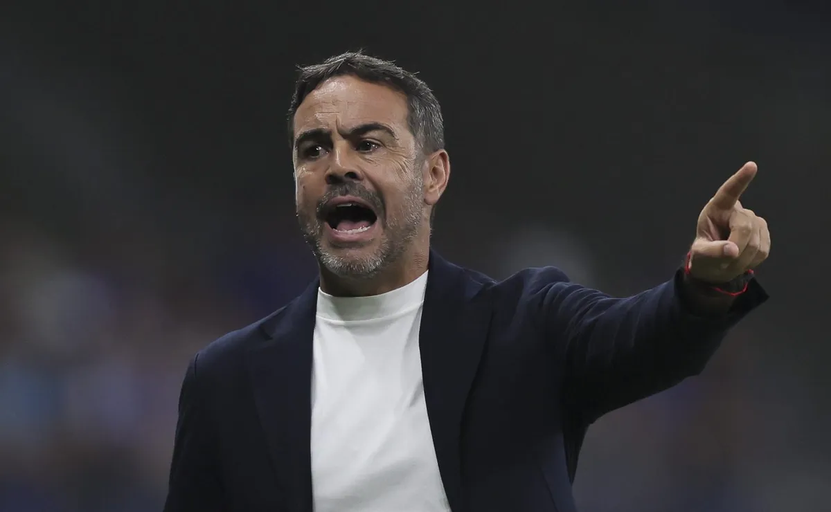 Cruzeiro x Flamengo tem Artur Jorge preocupado com 6 desfalques confirmados além de Lucas Romero