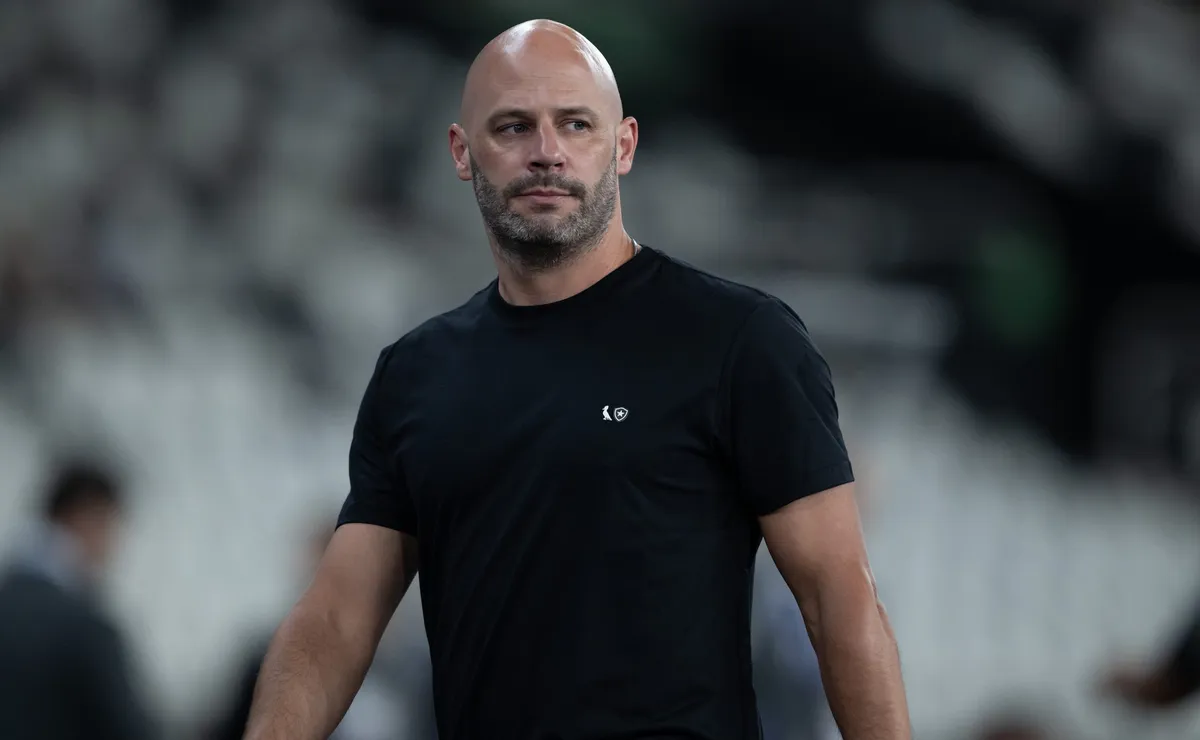 Franclim Carvalho completa 20 jogos no comando do Botafogo com aproveitamento acima de 60%