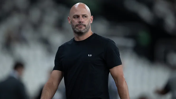 Franclim Carvalho é o técnico do Botafogo. Foto: Jorge Rodrigues/AGIF