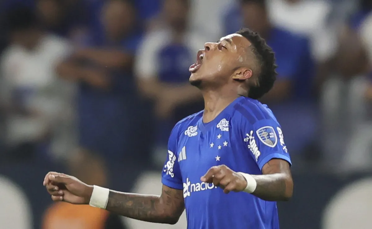 Arroyo faz golaço, mas Cruzeiro cede pressão do Flamengo e empata em 1 a 1