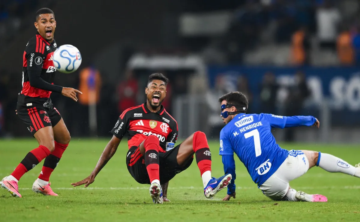 Matheus Henrique revela medo de expulsão após entrada em Bruno Henrique em Cruzeiro x Flamengo