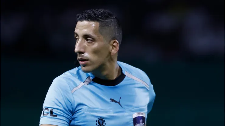 - O arbitro Yael Falcon Perez (ARG) apitou Cruzeiro x Flamengo, no Maracanã.