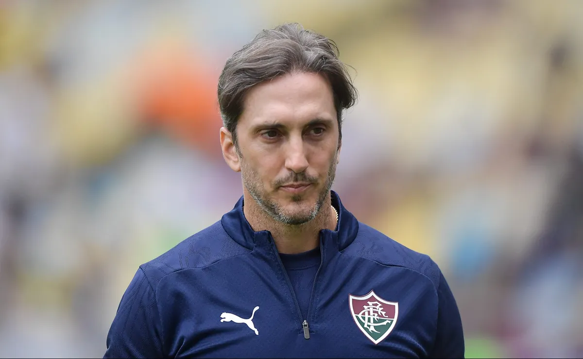 Diretoria do Fluminense anuncia demissão de Luis Zubeldía do comando da equipe