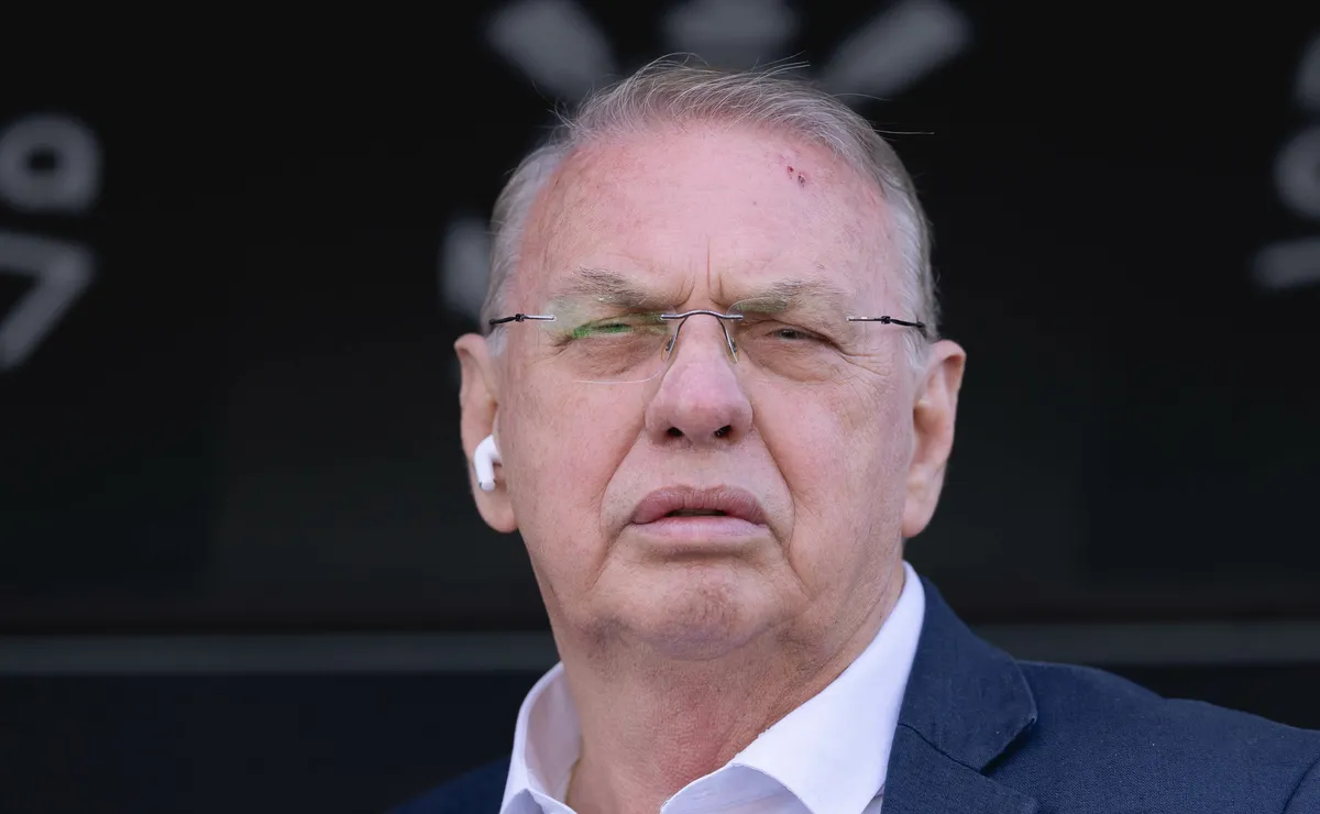 Osmar Stabile sofre pressão interna e cogita retomar negociações com Depay no Corinthians