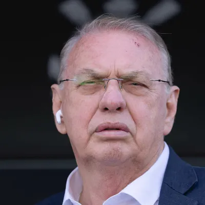 Stabile pode reconsiderar decisão e renovar com Depay no Corinthians