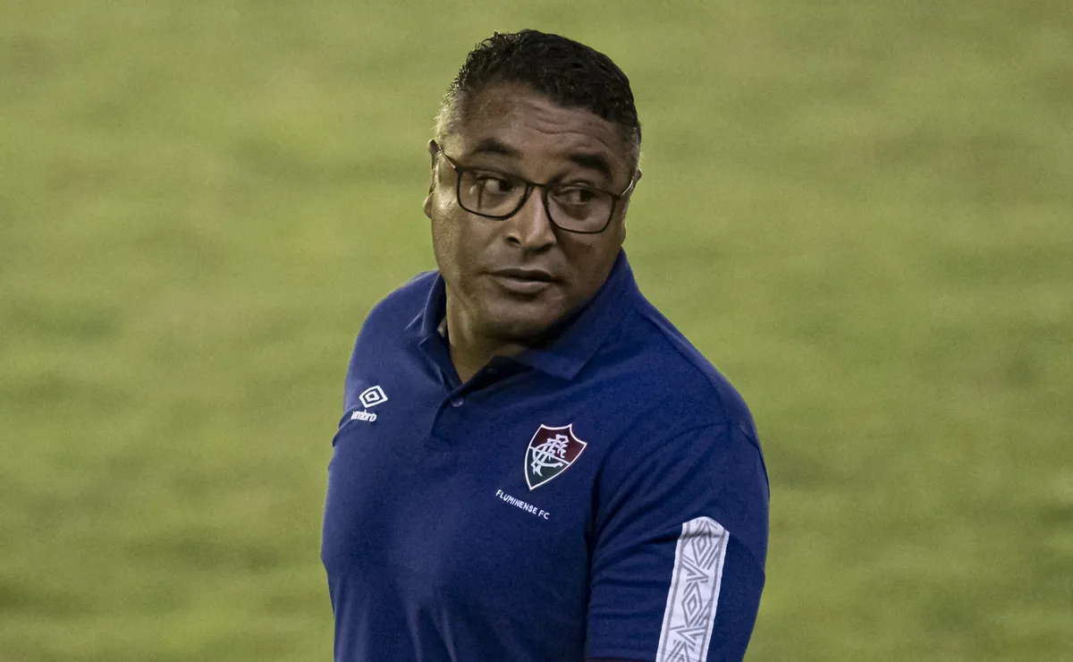 Roger Machado ganha força no Fluminense por conta de proximidade com Mário Bittencourt