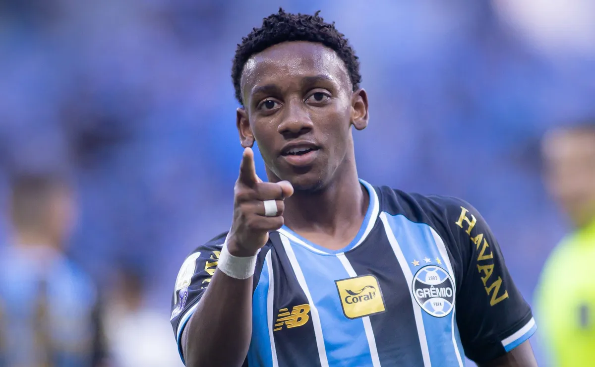 Galatasaray decide contratar novo reforço, faz sondagem e estuda proposta por Gabriel Mec, do Grêmio