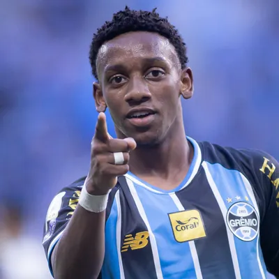 Galatasaray faz sondagem por Gabriel Mec, do Grêmio