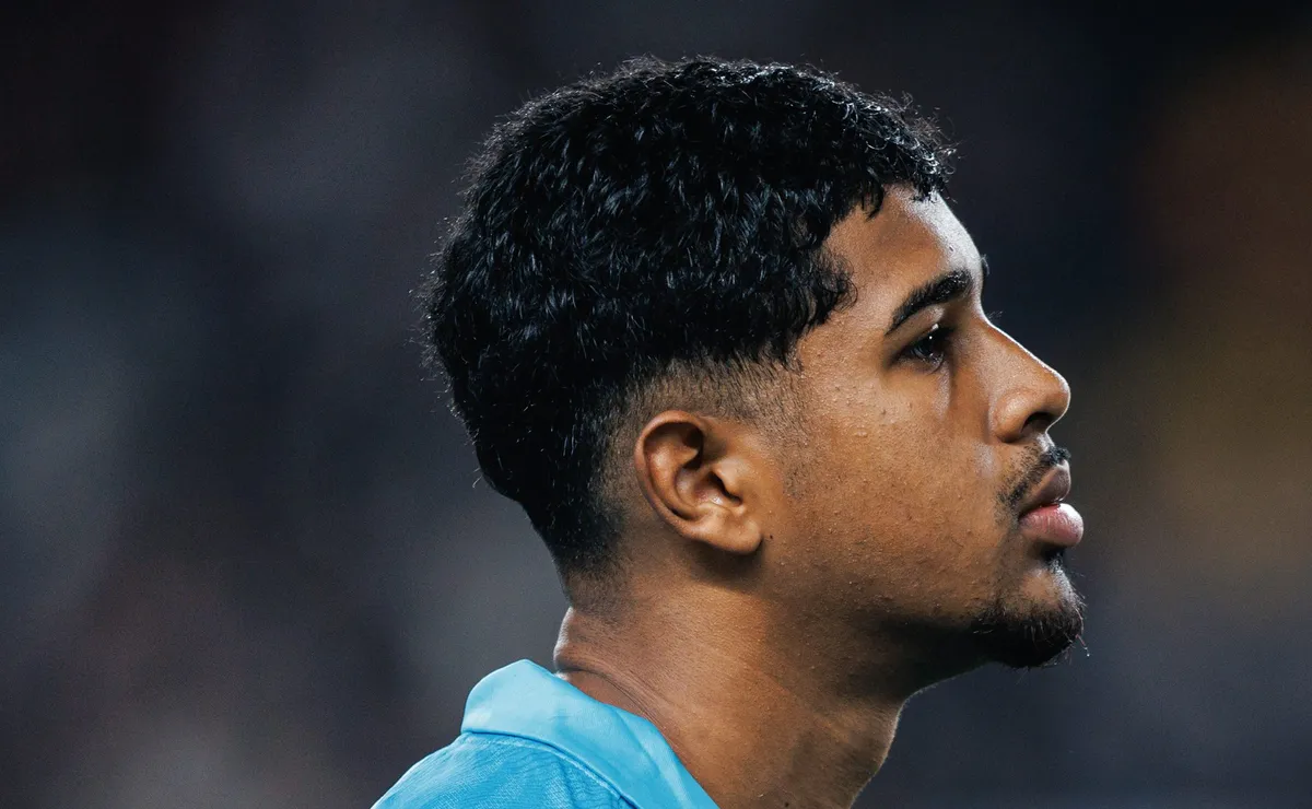João Ananias é barrado da escalação do Santos e lesão no tornozelo pesou na decisão de Cuca