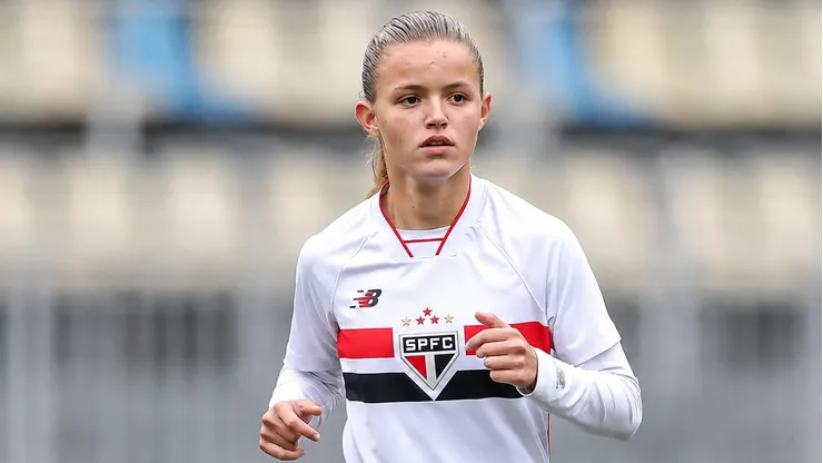 Júlia Correia vem se destacando no São Paulo.