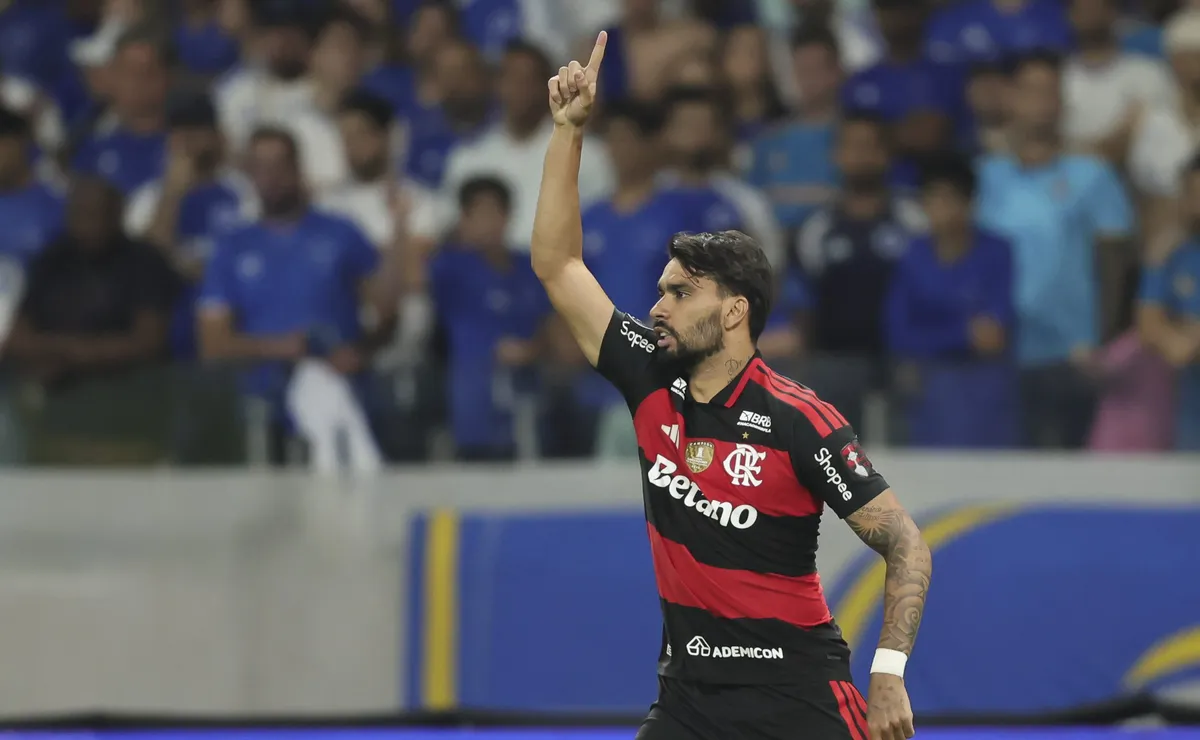 Paquetá comemora gol pelo Flamengo na Libertadores, mas admite ainda estar abaixo na condição física