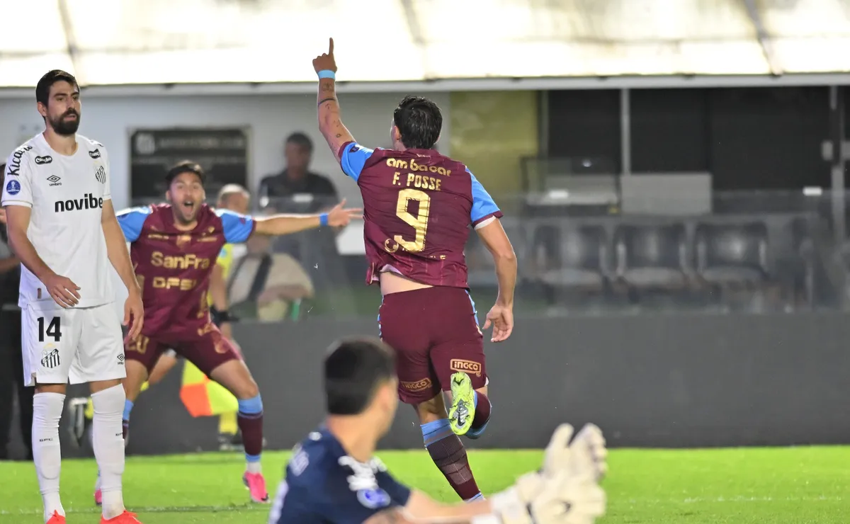 Santos sofre gol aos 5 minutos do Macará e sai atrás no placar no primeiro jogo das oitavas da Sul-Americana