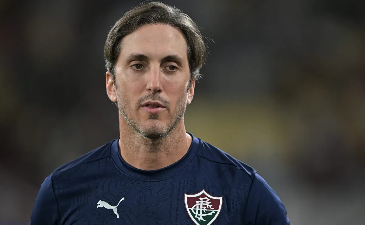 Demissão de Zubeldía no Fluminense deveria ter acontecido durante a Copa do Mundo