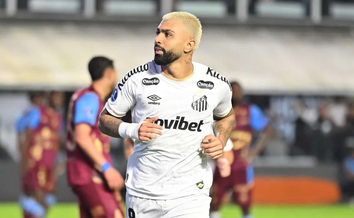 Gabigol marca 100º gol, Santos vira sobre Macará e abre vantagem na Copa Sul-Americana