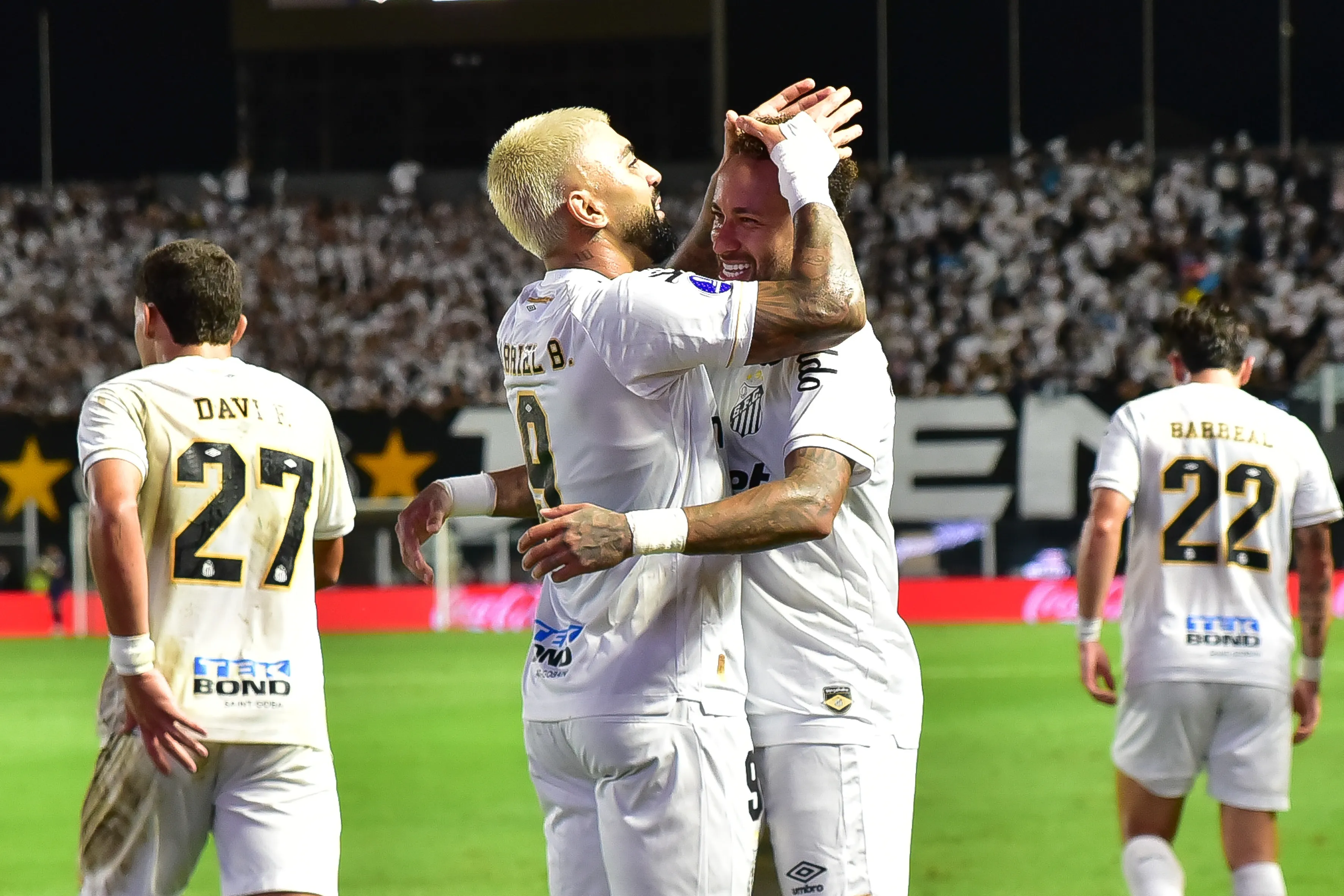 Neymar foi garçom do Santos diante do Macará e anotou duas assistências para vitória na Vila – Foto: Jota Erre/AGIF