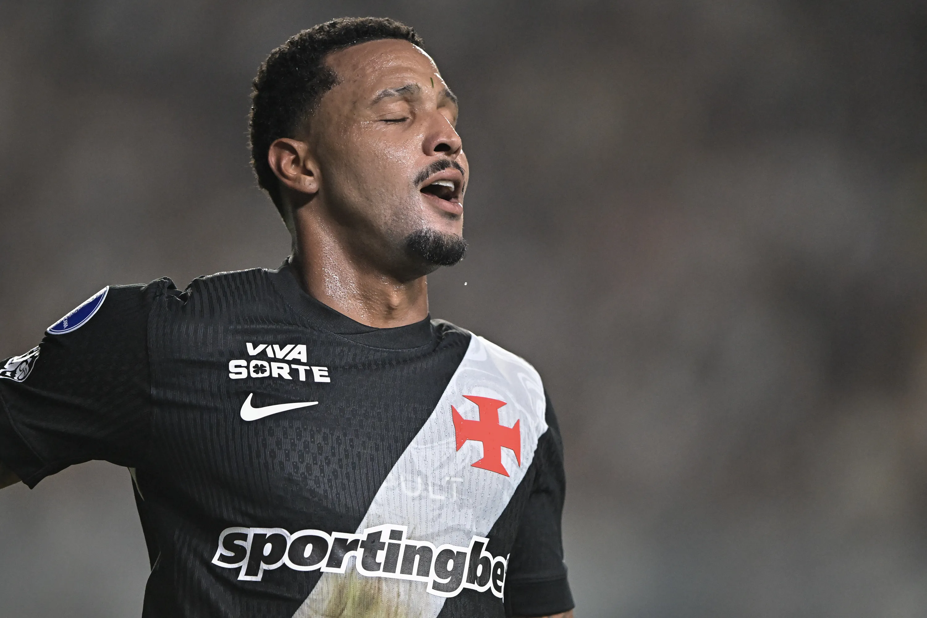 David não viveu noite feliz em São Januário e passou em branco pelo Vasco contra Olimpia – Foto: Thiago Ribeiro/AGIF