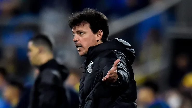 Fernando Diniz montou uma estratégia certeira no Corinthians para segurar pressão em Rosario
