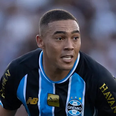 Carlos Vinicius entra no radar do Palmeiras