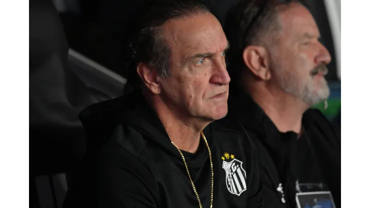 Cuca tecnico do Santos durante partida contra o Macara no estadio Vila Belmiro pelo campeonato Copa Sul-Americana 2026