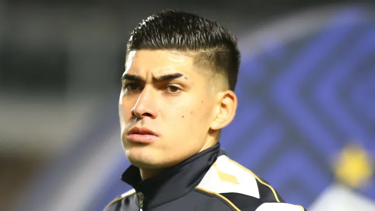 - Adonis Frias jogador do Santos durante aquecimento antes da partida
