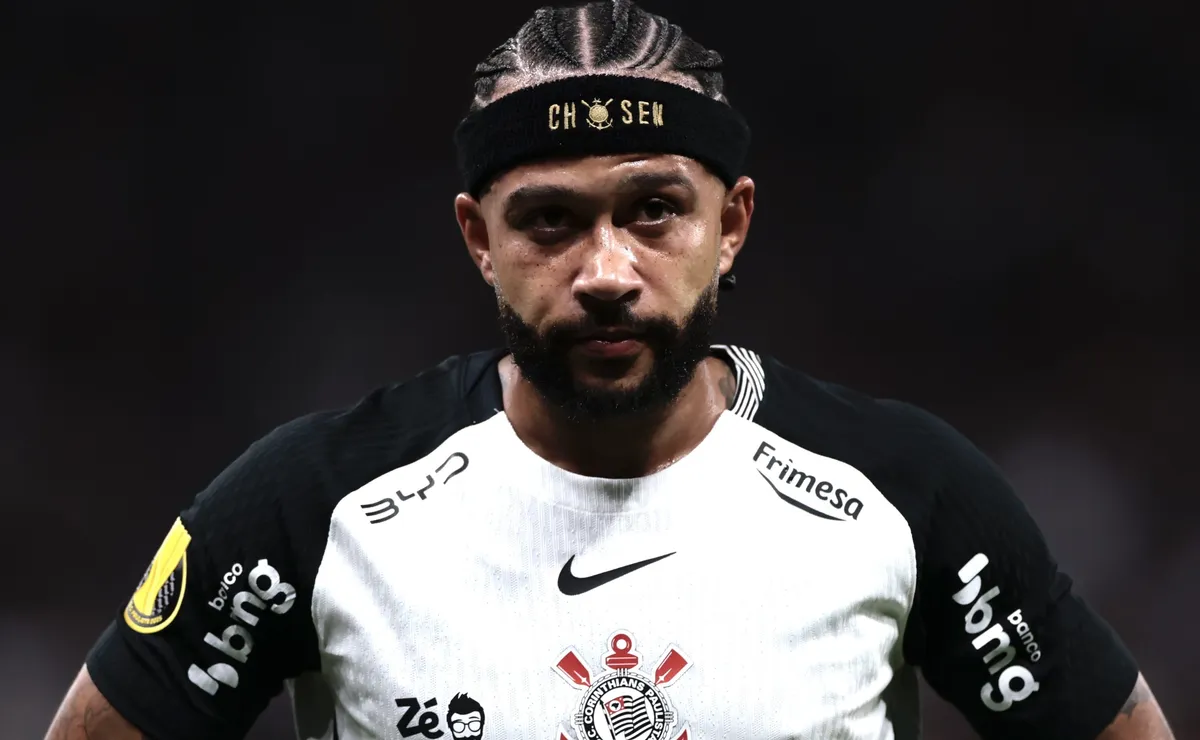 Memphis Depay prioriza o Corinthians e aceita renegociação para renovar contrato