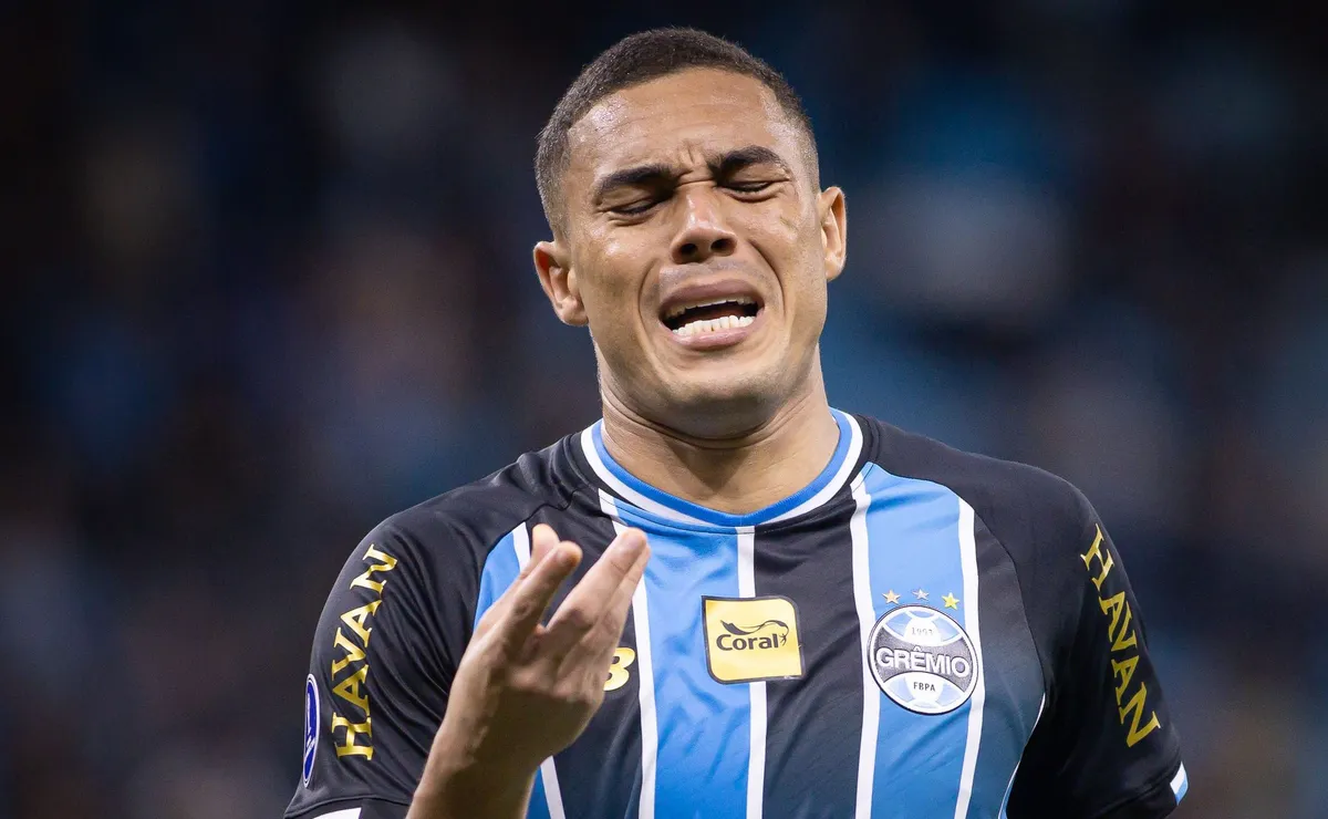 Carlos Vinícius no Cruz Azul-MEX não tem negociações avançadas e busca por renovação segue no Grêmio