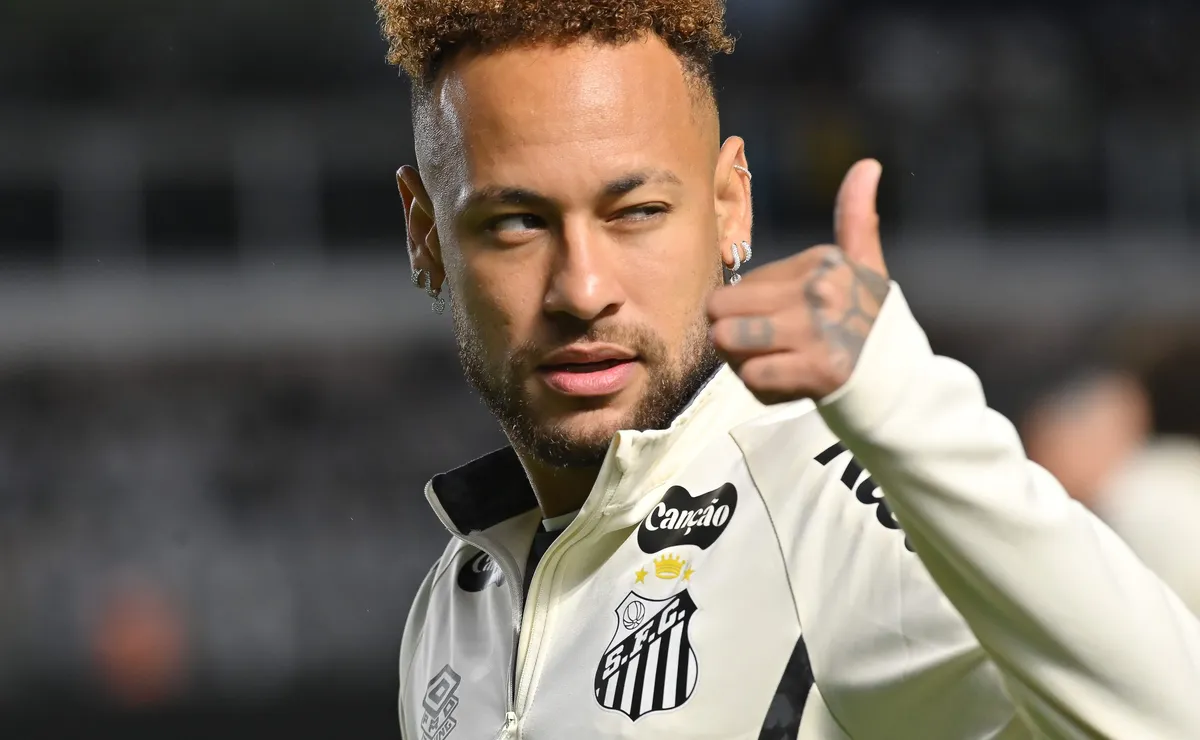 Opinão: Confesso que gostei: Há algo de curioso em Neymar cobrar a torcida pela volta do Alçapão