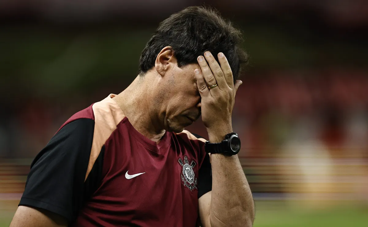 OPINIÃO: Corinthians tem banco de reservas muito limitado e dificulta planejamento de Fernando Diniz