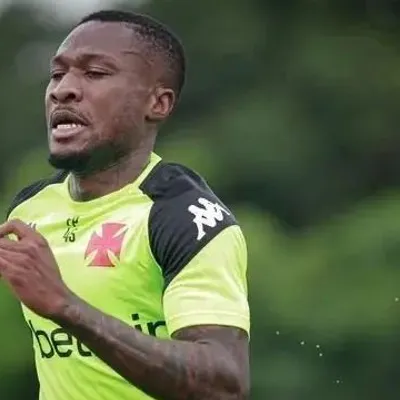 Loide Augusto reaparece no CT, mas está fora dos planos do Vasco