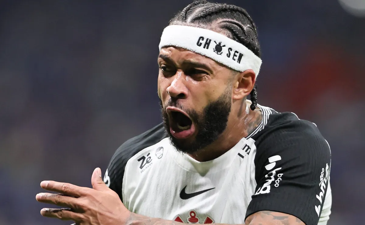 Corinthians recua após desistência e volta a conversar com Memphis Depay por renovação