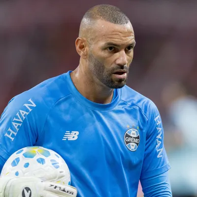 Weverton aprova mudanças e alerta sobre goleiros