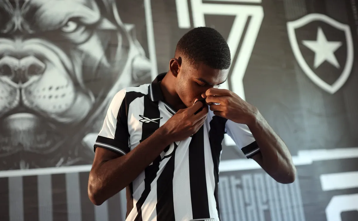 Botafogo planeja empréstimo de Wallace Davi para acelerar desenvolvimento da joia