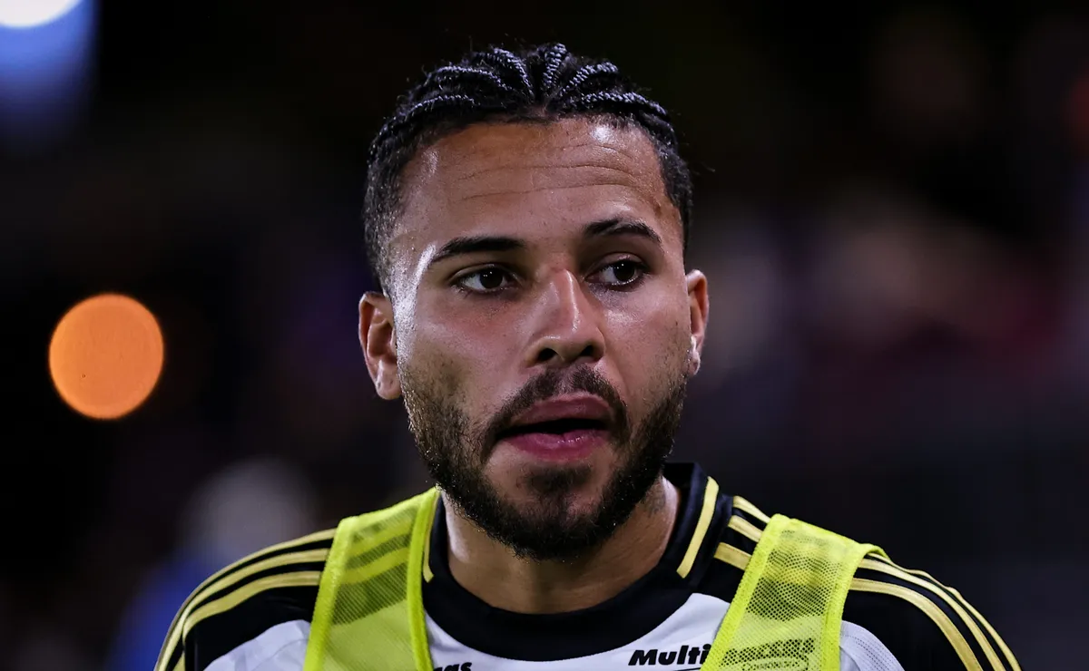 Vasco tem negociações avançadas por um camisa 8 e nomes de Nelson Deossa e Alexsander são descartados