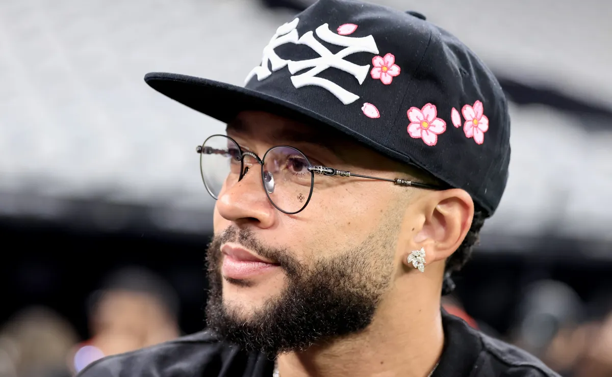 Opinião: Possível renovação de Memphis Depay não vai suavizar incompetência da diretoria do Corinthians