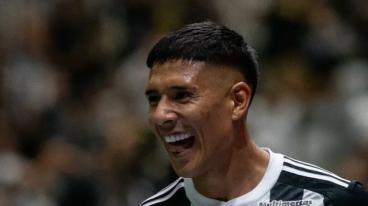 Zaracho, ex-Galo, na mira do Santástico.