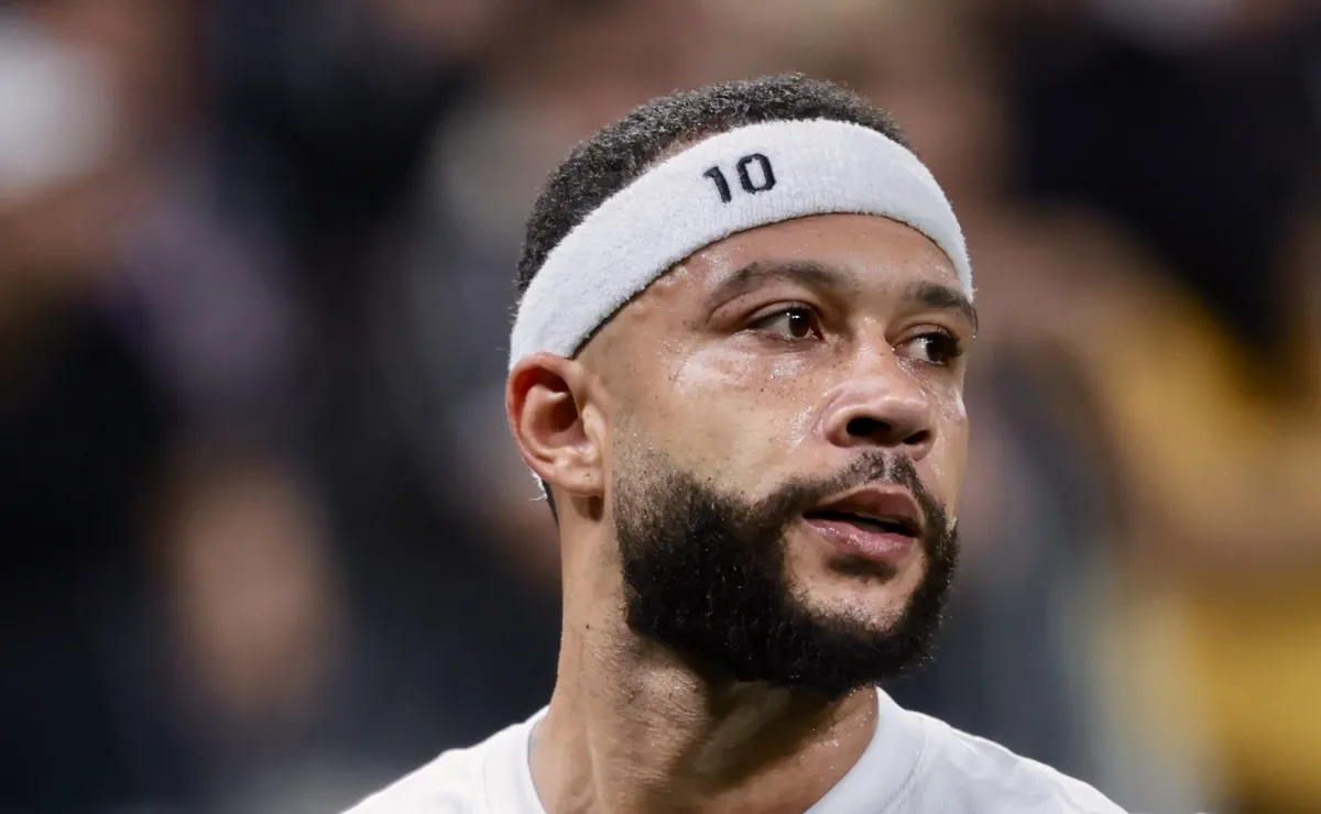 Depay aceita redução de R$ 25 milhões e renovação com o Corinthians pode avançar nos próximos dias