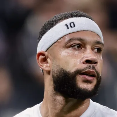Depay prepara contraproposta para renovar com o Corinthians