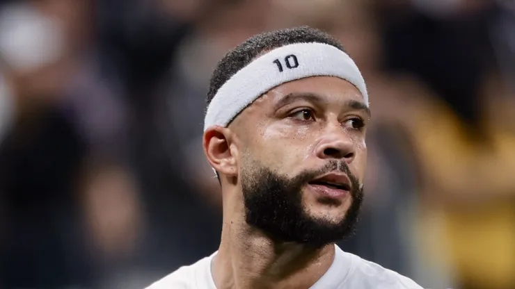 Memphis Depay em campo pelo Timão na Neo Química Arena.